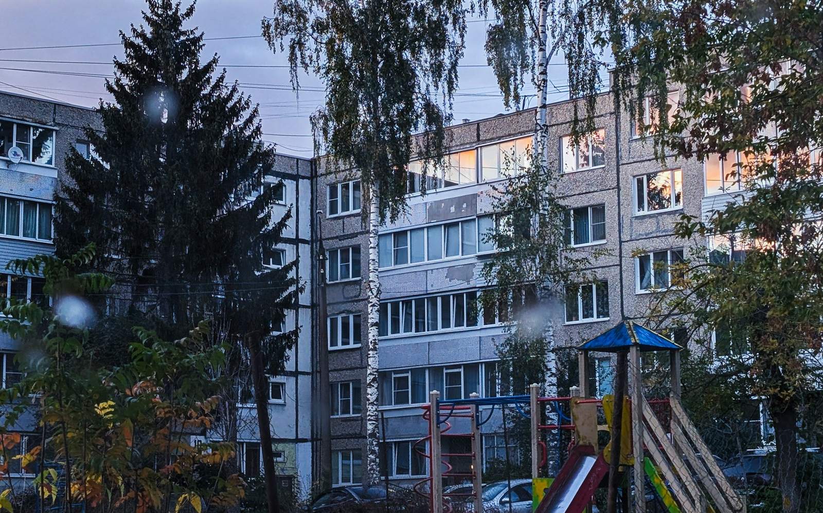 Двор жилого дома в Москве